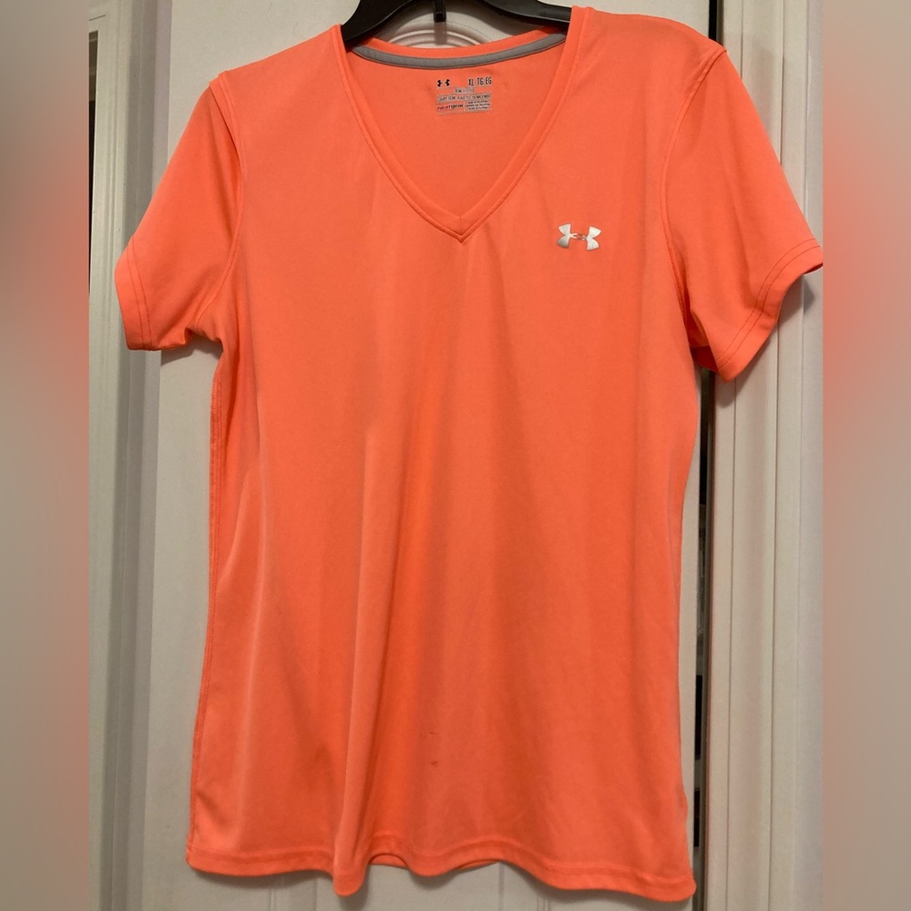 Under Armor HeatGear Semi-Fitted Neon Orange/Coral Tee. Size XL. Small stain.